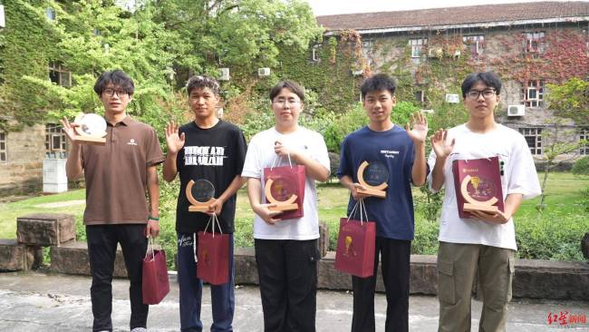 一大学新生报到来了5个王涛